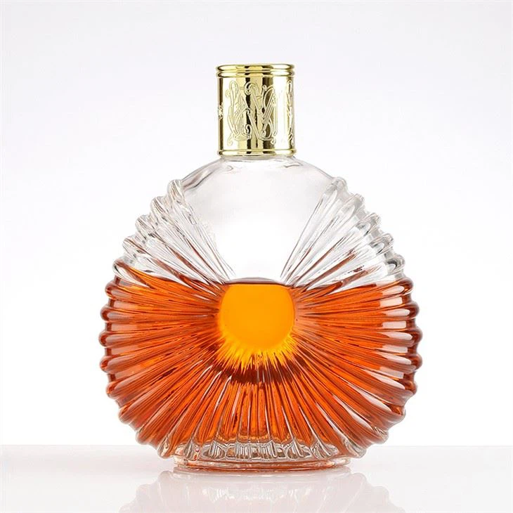 Bouteille en verre de brandy riche