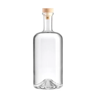 Bouteilles en verre de vodka blanche cristal