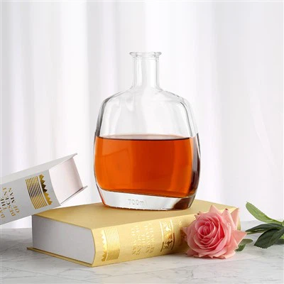 Bouteille en verre rectangulaire 700 ml avec bouchon noir